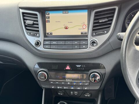 Hyundai TUCSON 2.0 CRDi SE Nav Auto 4WD Euro 6 5dr 11