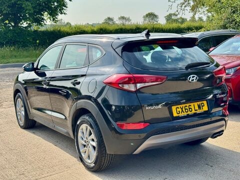 Hyundai TUCSON 2.0 CRDi SE Nav Auto 4WD Euro 6 5dr 6