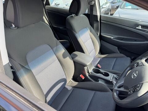 Hyundai TUCSON 2.0 CRDi SE Nav Auto 4WD Euro 6 5dr 10