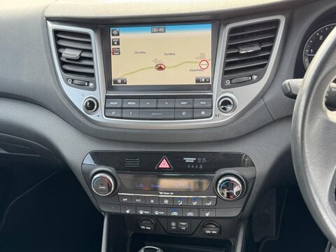 Hyundai TUCSON 2.0 CRDi SE Nav Auto 4WD Euro 6 5dr 11
