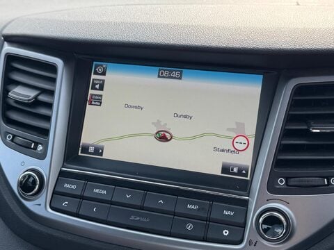 Hyundai TUCSON 2.0 CRDi SE Nav Auto 4WD Euro 6 5dr 12