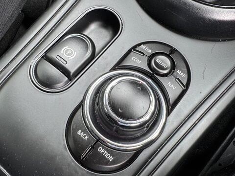 Mini Countryman 1.5 Cooper Classic Steptronic Euro 6 (s/s) 5dr 33