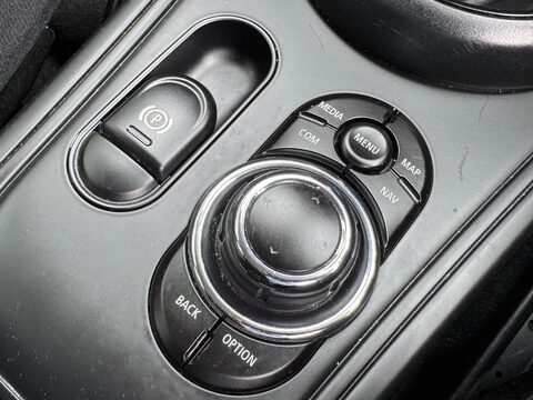 Mini Countryman 1.5 Cooper Classic Steptronic Euro 6 (s/s) 5dr 33