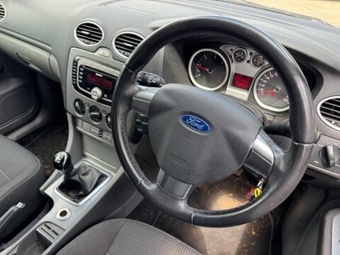 Ford Focus 1.8 TDCi Titanium 5dr 8