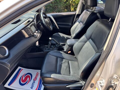 Toyota Rav4 2.2 D-4D Invincible 4WD Euro 5 5dr 38
