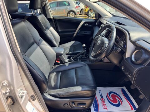 Toyota Rav4 2.2 D-4D Invincible 4WD Euro 5 5dr 12