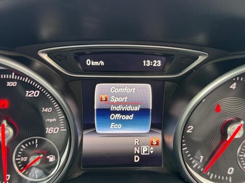 Mercedes-Benz GLA 2.1 GLA220d Sport (Premium) 7G-DCT 4MATIC Euro 6 (s/s) 5dr 25