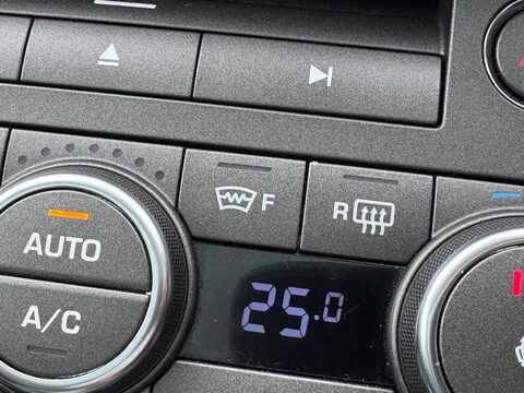 Land Rover Range Rover Evoque 2.2 SD4 Pure Tech Auto 4WD Euro 5 (s/s) 5dr 32