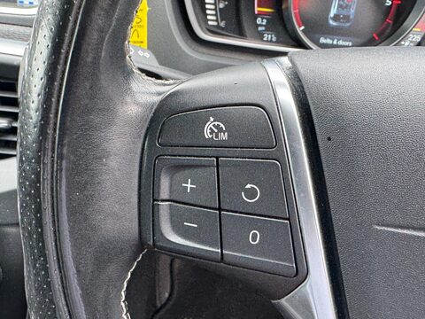Volvo V40 2.0 D2 R-Design Nav Auto Euro 6 (s/s) 5dr 22