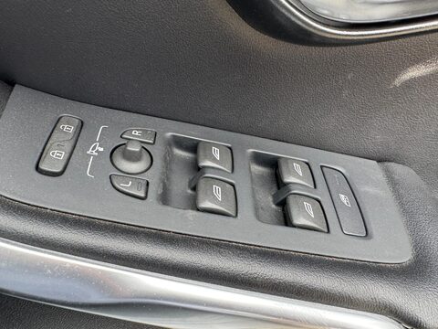 Volvo V40 2.0 D2 R-Design Nav Auto Euro 6 (s/s) 5dr 25