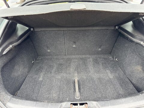 Volvo V40 2.0 D2 R-Design Nav Auto Euro 6 (s/s) 5dr 29