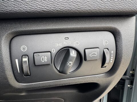 Volvo V40 2.0 D2 R-Design Nav Auto Euro 6 (s/s) 5dr 24