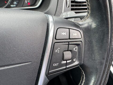 Volvo V40 2.0 D2 R-Design Nav Auto Euro 6 (s/s) 5dr 23