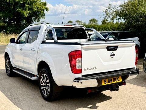 Nissan Navara 2.3 dCi Tekna Auto 4WD Euro 6 4dr 7