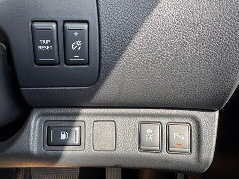 Nissan Navara 2.3 dCi Tekna Auto 4WD Euro 6 4dr 34