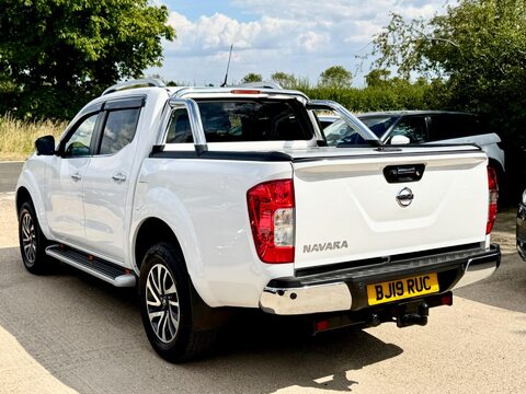 Nissan Navara 2.3 dCi Tekna Auto 4WD Euro 6 4dr 7