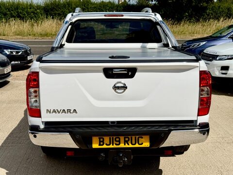 Nissan Navara 2.3 dCi Tekna Auto 4WD Euro 6 4dr 8