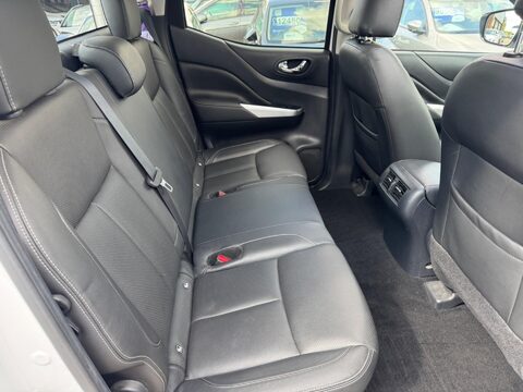 Nissan Navara 2.3 dCi Tekna Auto 4WD Euro 6 4dr 40