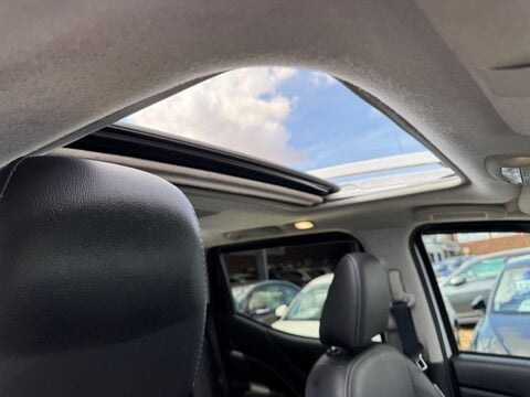 Nissan Navara 2.3 dCi Tekna Auto 4WD Euro 6 4dr 3