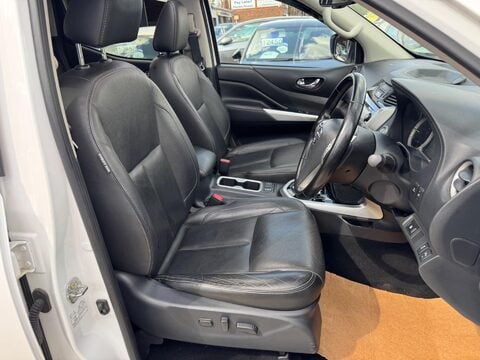 Nissan Navara 2.3 dCi Tekna Auto 4WD Euro 6 4dr 14