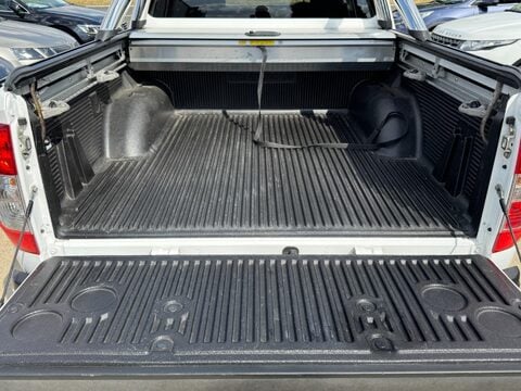 Nissan Navara 2.3 dCi Tekna Auto 4WD Euro 6 4dr 41