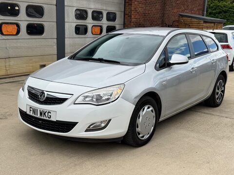 Vauxhall Astra 1.7 CDTi ecoFLEX Exclusiv Sports Tourer Euro 5 5dr 4