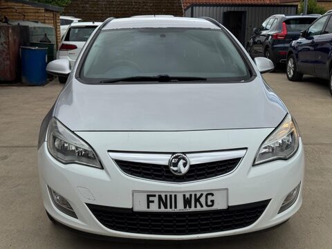 Vauxhall Astra 1.7 CDTi ecoFLEX Exclusiv Sports Tourer Euro 5 5dr 3