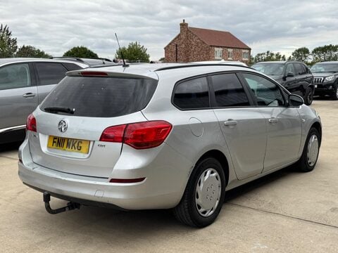 Vauxhall Astra 1.7 CDTi ecoFLEX Exclusiv Sports Tourer Euro 5 5dr 7