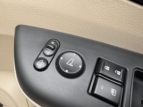 Honda CR-V 2.0 i-VTEC EX 4WD Euro 5 (s/s) 5dr 38