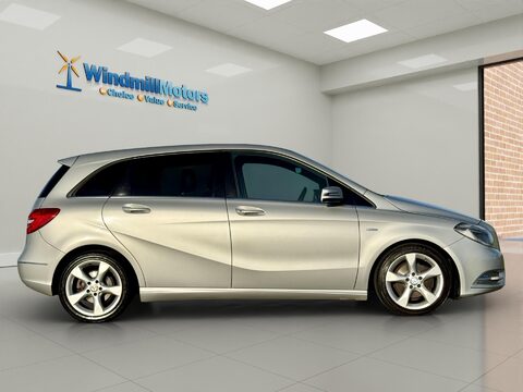 Mercedes-Benz B Class 1.6 B180 BlueEfficiency Sport 7G-DCT Euro 5 (s/s) 5dr 3