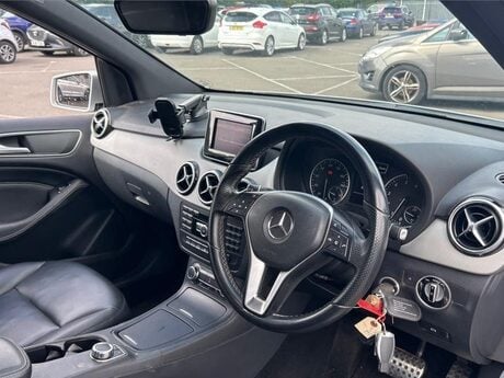 Mercedes-Benz B Class 1.6 B180 BlueEfficiency Sport 7G-DCT Euro 5 (s/s) 5dr