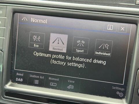 Volkswagen Tiguan 2.0 TDI BlueMotion Tech SEL DSG 4Motion Euro 6 (s/s) 5dr 32