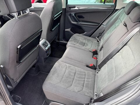 Volkswagen Tiguan 2.0 TDI BlueMotion Tech SEL DSG 4Motion Euro 6 (s/s) 5dr 51