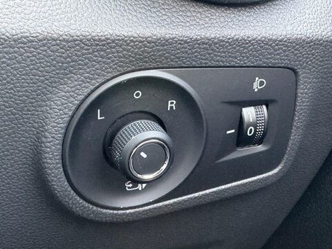 MG ZS 44.5kWh Exclusive Auto 5dr 29