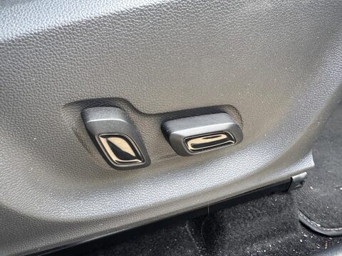 MG ZS 44.5kWh Exclusive Auto 5dr 28