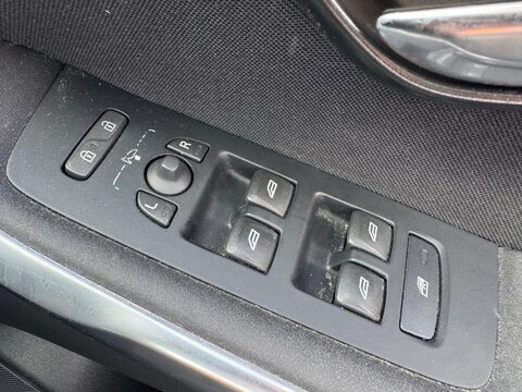 Volvo V40 2.0 T2 Momentum Euro 6 (s/s) 5dr 17