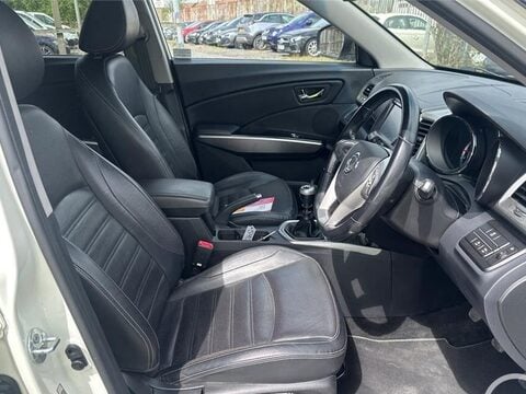 SsangYong Tivoli 1.6 e-XGi ELX Euro 6 (s/s) 5dr 9