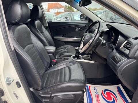 SsangYong Tivoli 1.6 e-XGi ELX Euro 6 (s/s) 5dr 12