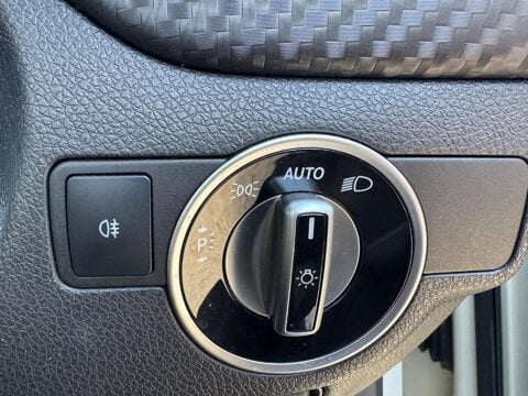 Mercedes-Benz A Class 2.1 A200d AMG Line (Premium) 7G-DCT Euro 6 (s/s) 5dr 37
