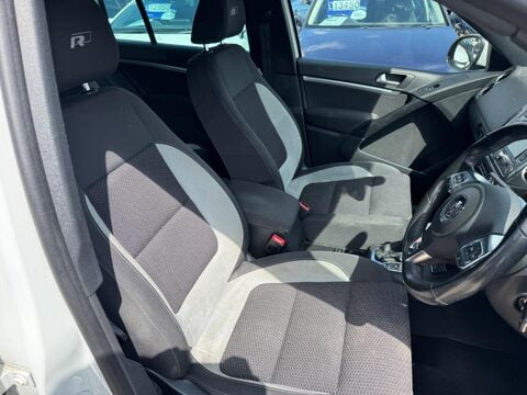 Volkswagen Tiguan 2.0 TDI BlueMotion Tech R-Line DSG 4WD Euro 5 (s/s) 5dr 10
