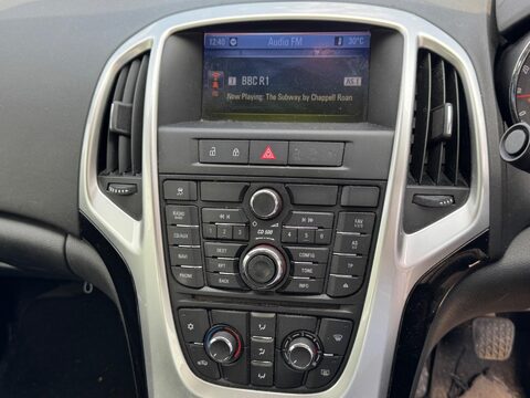 Vauxhall Astra 1.6 16v SRi Euro 5 5dr 9