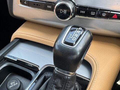 Volvo XC90 2.0 D5 Momentum Geartronic 4WD Euro 6 (s/s) 5dr 26