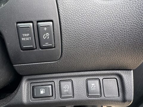 Nissan Navara 2.3 dCi Tekna 4WD Euro 6 (s/s) 4dr 32