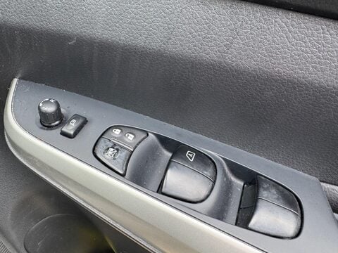 Nissan Navara 2.3 dCi Tekna 4WD Euro 6 (s/s) 4dr 36