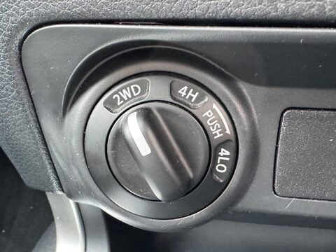 Nissan Navara 2.3 dCi Tekna 4WD Euro 6 (s/s) 4dr 26