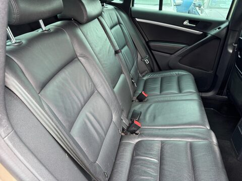 Volkswagen Tiguan 2.0 TDI BlueMotion Tech R-Line Edition 4WD Euro 6 (s/s) 5dr 33