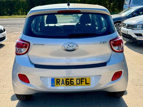 Hyundai i10 1.2 Premium Euro 5 5dr 8