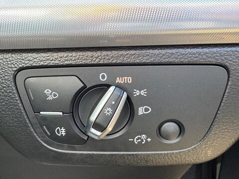 Audi Q5 2.0 TDI 40 Sport S Tronic quattro Euro 6 (s/s) 5dr 43