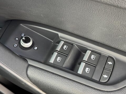 Audi Q5 2.0 TDI 40 Sport S Tronic quattro Euro 6 (s/s) 5dr 44