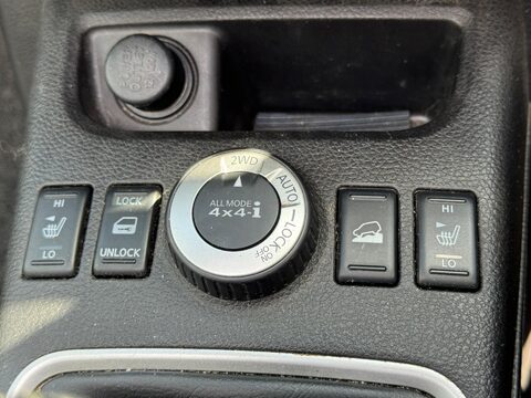 Nissan X-Trail 2.0 dCi Tekna 4WD Euro 5 5dr (AVM) 21